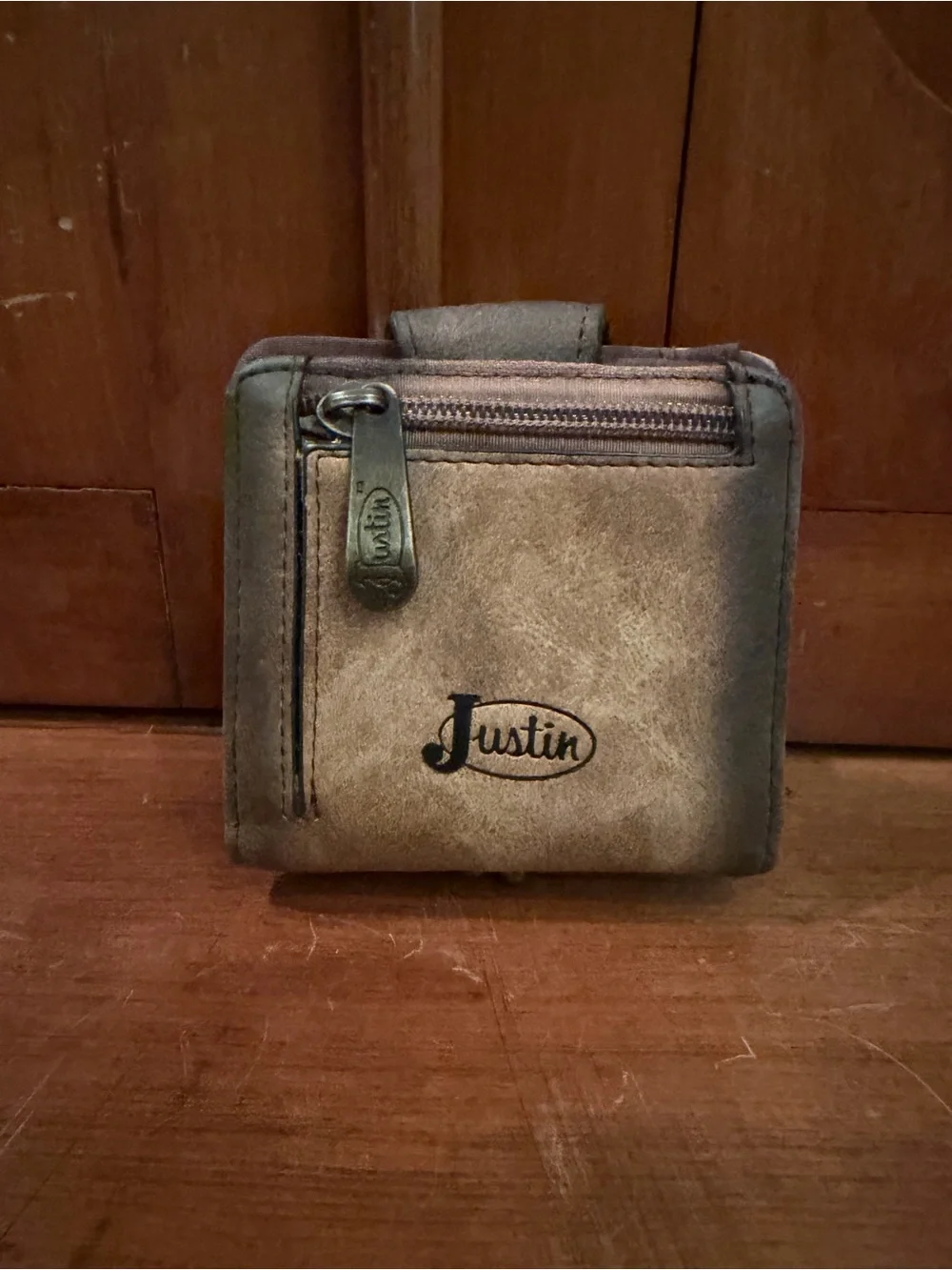 Justin Western Wallet – Distressed Leather Trifold w/ Bit Hardware Pull